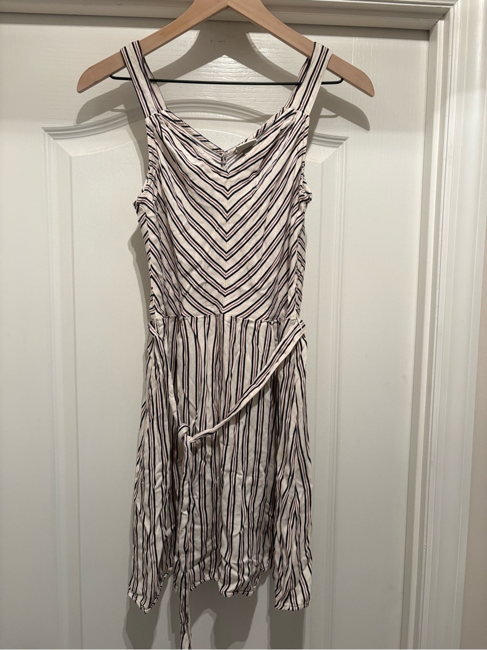 Women’s a new day sleeveless, striped V-neck mini dress w/tie belt size M